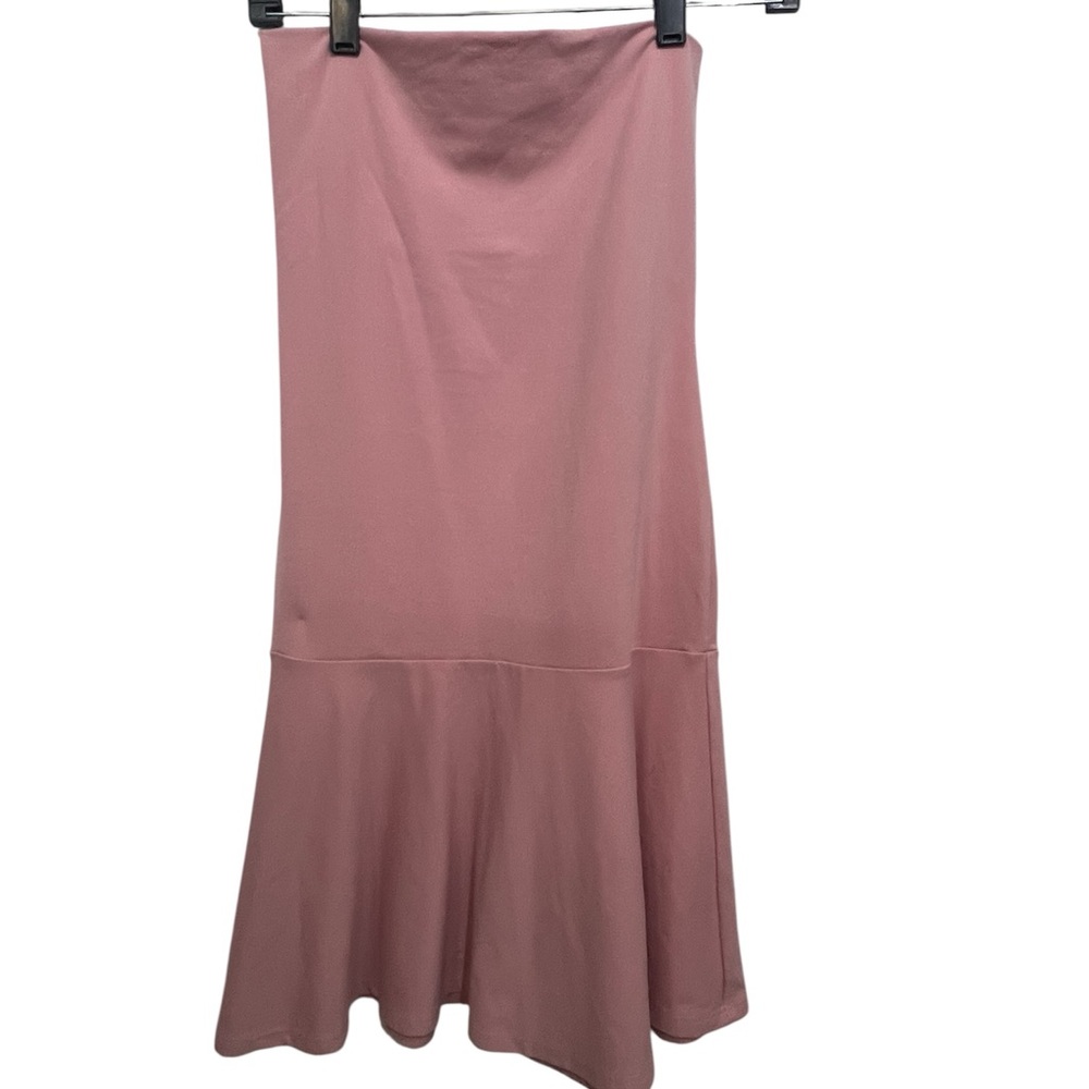 Susan Monaco fitted skirt with mermaid style flare bottom. Pink. Size Small.